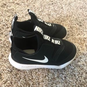 Black Nike slip on sneakers 7c